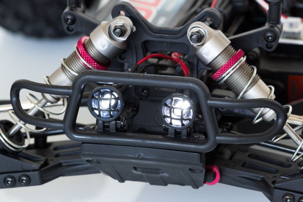 Stadium SURVOLT 1/10 RTR 2.0 + accus + chargeur compl&egrave;te taille 1/10