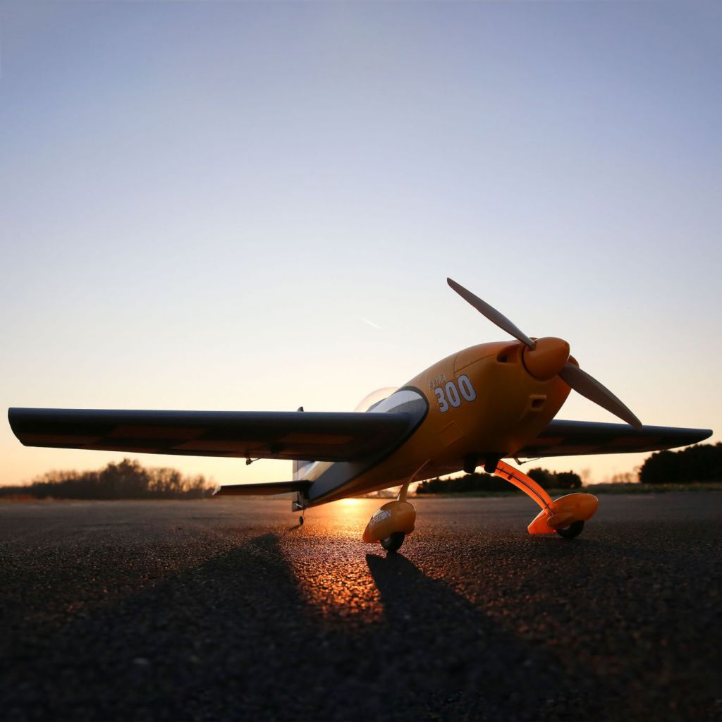 Extra 300 - Extra 300 3D 1.3m BNF Basic avec AS3X & SAFE Select - HORIZON HOBBY - R&eacute;f&eacute;rence: EFL11550