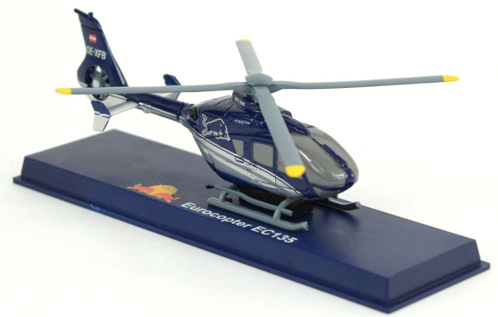 H&eacute;licopt&egrave;re AIRBUS EC135 1:100 - Red Bull - New Ray - 29833