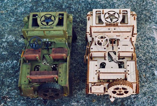 S056WR309 - Jeep 4x4  maquette/puzzle 3D en bois - WOODEN CITY